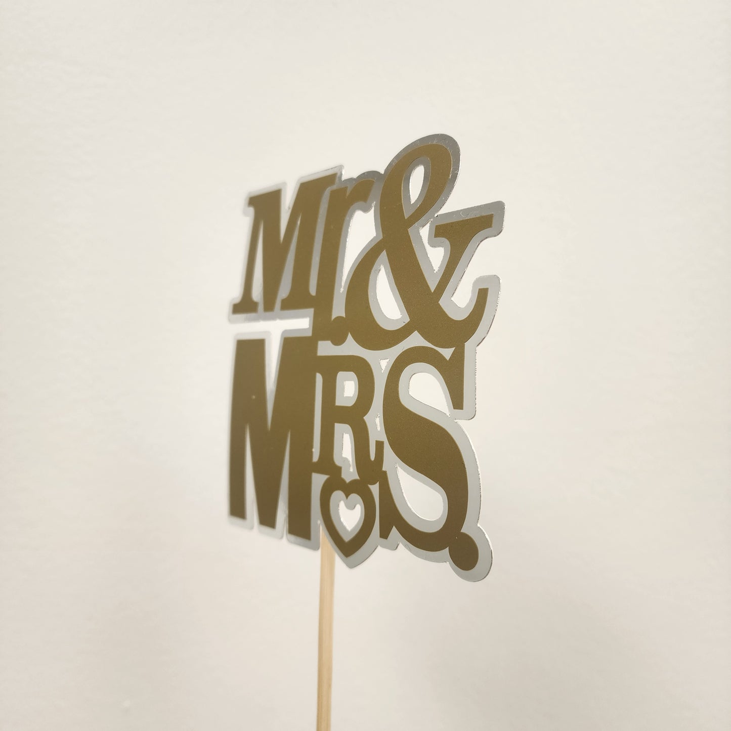 Premium Vinyl Cake Topper 'Mr & Mrs' Gold + Silver